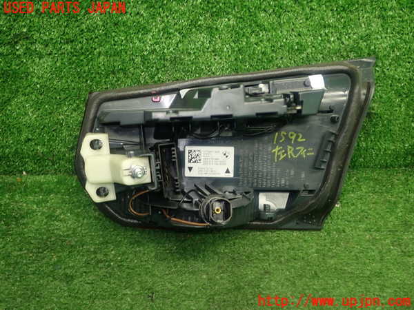1UPJ-15921552]BMW 320i(8A20 F30)左リアフィニッシャー 中古_m0002.jpg