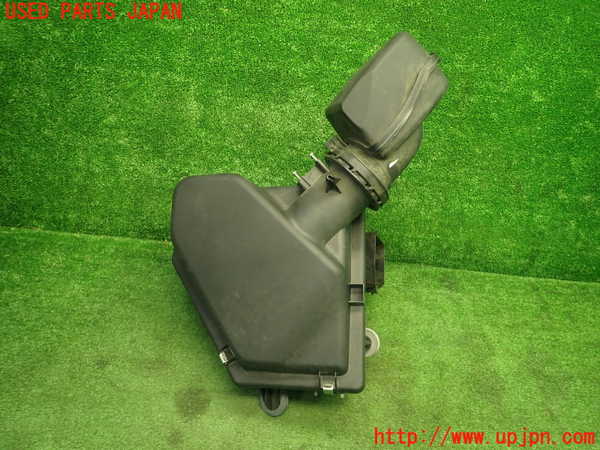 5UPJ-15922560]BMW 320i(8A20 F30)エアクリーナーボックス 中古_m0001.jpg
