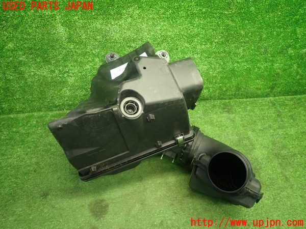 5UPJ-15922560]BMW 320i(8A20 F30)エアクリーナーボックス 中古_m0002.jpg