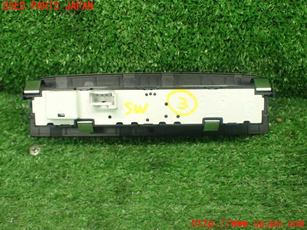 5UPJ-15926308]BMW 320i(8A20 F30)スイッチ3 (車線逸脱 レーンキープ) 中古_m0002.jpg