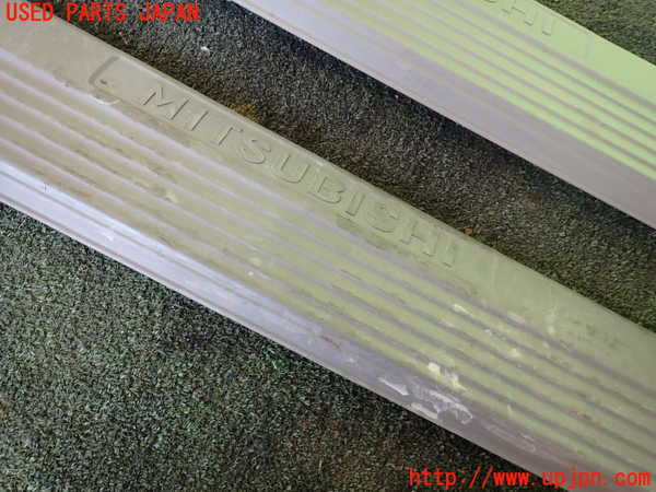 5UPJ-15967740]パジェロ(V75W)スカッフプレート 中古_m0002.jpg