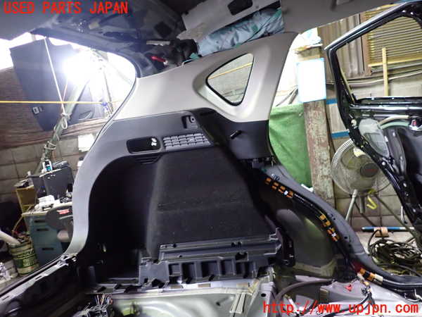 5UPJ-15987680]CX-5(KF2P)左リアピラートリム 中古_m0001.jpg