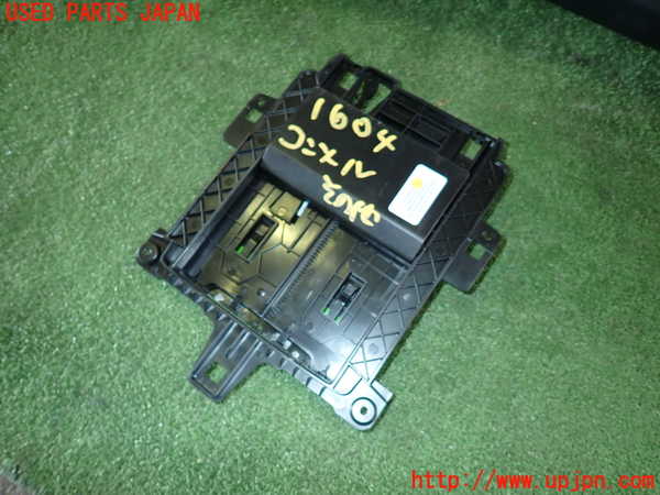 5UPJ-16047549]アウディ・TT クーペ(FVCJS)コンソール 中古_m0003.jpg