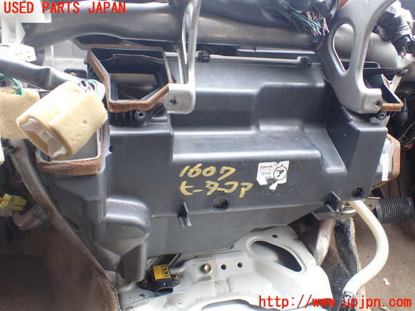 5UPJ-16076100]ランクル100系(HDJ101K)ヒーターコア 中古_m0001.jpg