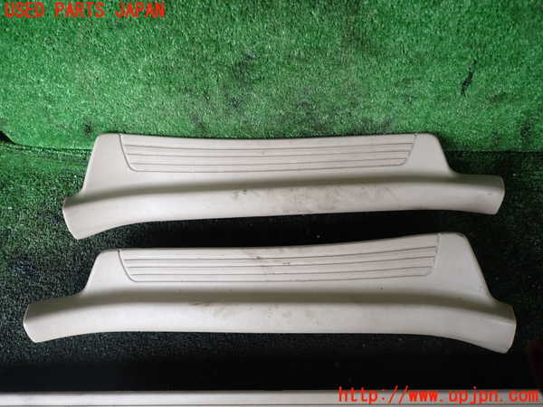 5UPJ-16077740]ランクル100系(HDJ101K)スカッフプレート 中古_m0002.jpg