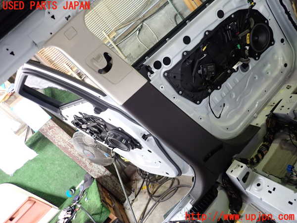 5UPJ-16087670]レンジローバー イヴォーク(LV2A)左センターピラートリム 中古_m0001.jpg