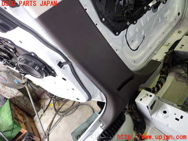 5UPJ-16087670]レンジローバー イヴォーク(LV2A)左センターピラートリム 中古_m0003.jpg