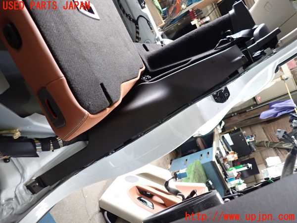 5UPJ-16087680]レンジローバー イヴォーク(LV2A)左リアピラートリム 中古_m0005.jpg
