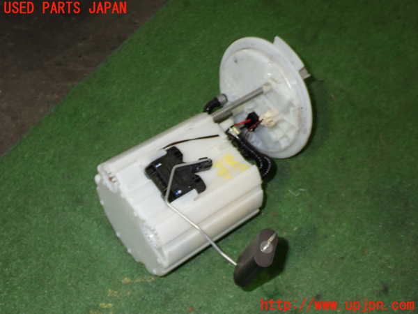5UPJ-16092510]ベンツ A180(176042 W176)燃料ポンプ 中古_m0001.jpg