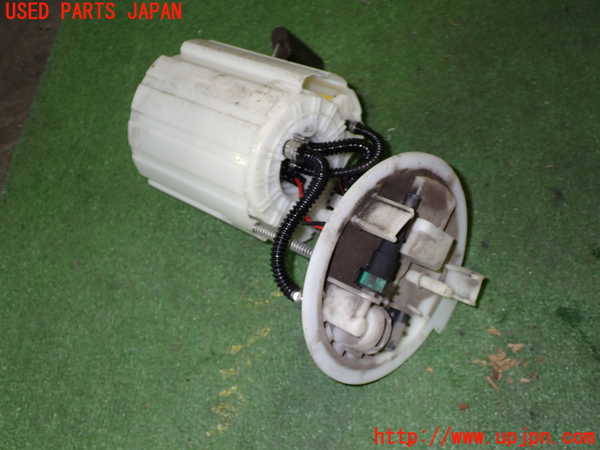 5UPJ-16092510]ベンツ A180(176042 W176)燃料ポンプ 中古_m0002.jpg