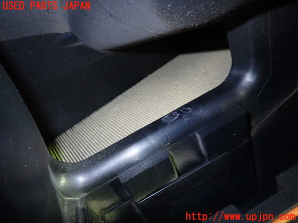 5UPJ-16092560]ベンツ A180(176042 W176)エアクリーナーボックス 中古_m0003.jpg