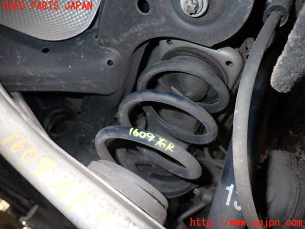 5UPJ-16095100]ベンツ A180(176042 W176)右リアスプリング 中古_m0001.jpg