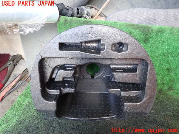 5UPJ-16107773]マセラティ・ギブリ(MG30A)ラゲッジトレイ3 中古_m0001.jpg