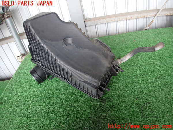 2UPJ-16172560]アウディ・Q7(4LCJTS)エアクリーナーボックス 中古_m0002.jpg
