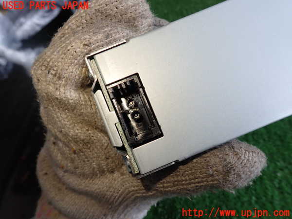 2UPJ-16176505]アウディ・Q7(4LCJTS)CDチェンジャー 中古_m0003.jpg