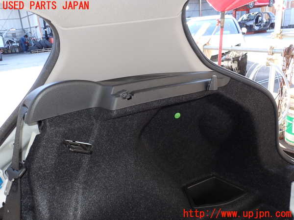 5UPJ-16187675]BMW 116i(1A16)(F20)右リアピラートリム 中古_m0002.jpg