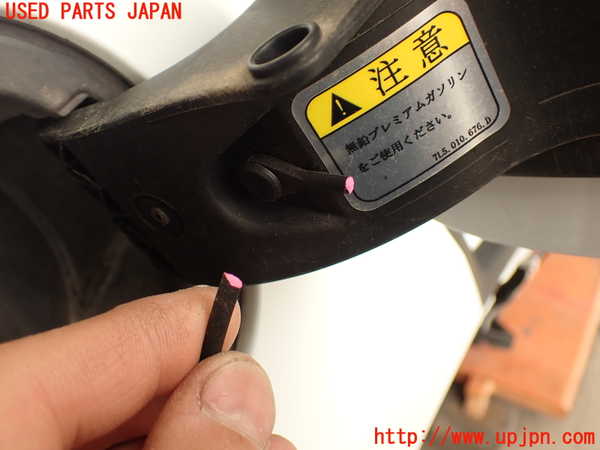 2UPJ-16191690]ポルシェ・カイエン(92AM5502)フューエルリッド 中古_m0004.jpg