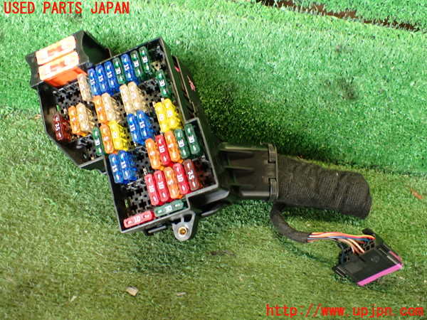 2UPJ-16196741]ポルシェ・カイエン(92AM5502)ヒューズボックス1 中古_m0001.jpg