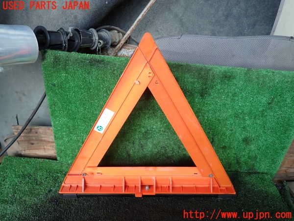 5UPJ-16217805]デリカ スペースギア(PD6W)車載工具 (三角表示板) 中古_m0002.jpg
