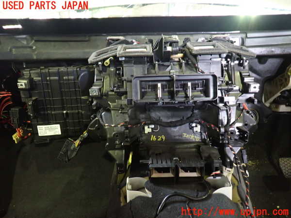 5UPJ-16296081]BMW 523d(FW20 F10)エバポレーター1 中古_m0001.jpg