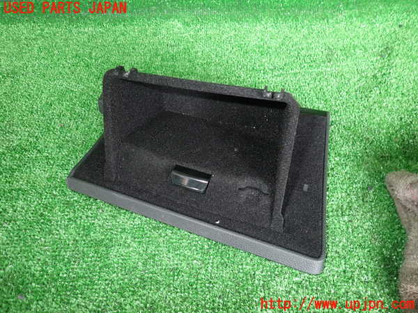 2UPJ-16307841]VW アルテオン(3HDNUF)小物入れ1 中古_m0002.jpg