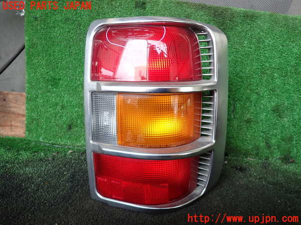 5UPJ-16361530]パジェロ(V45W)右テールランプ 中古_m0001.jpg