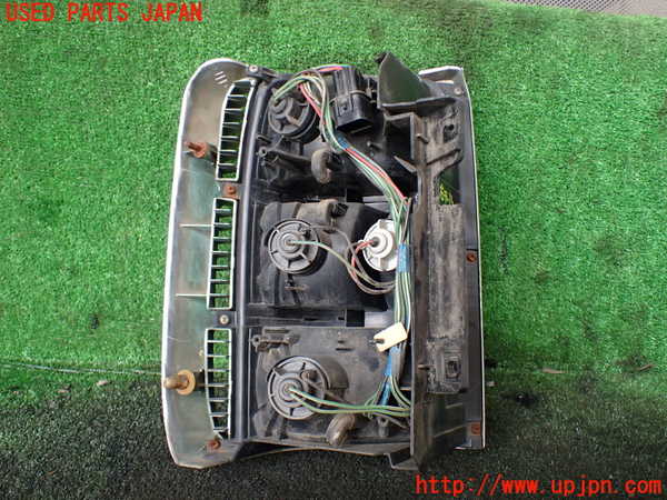 5UPJ-16361530]パジェロ(V45W)右テールランプ 中古_m0003.jpg