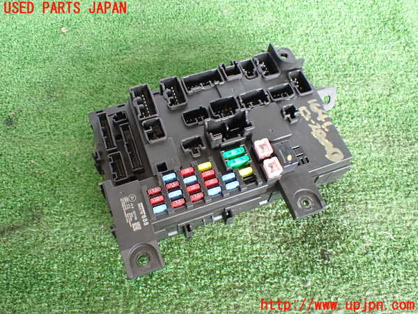 5UPJ-16416741]アウトランダーPHEV(GG3W)ヒューズボックス1 中古_m0001.jpg