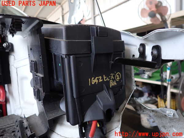 2UPJ-16426742]アウディ・TT クーペ(FVCHH)ヒューズボックス2 中古_m0002.jpg
