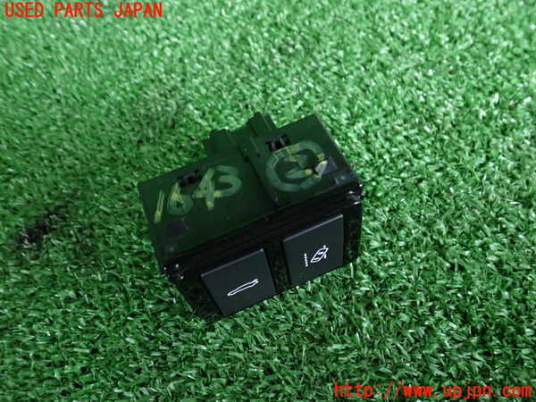 2UPJ-16436307]ジャガー・XE(JA2NA)スイッチ2 (トランク、レーンアシスト) 中古_m0002.jpg