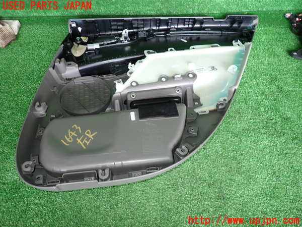 2UPJ-16431324]ジャガー・XE(JA2NA)左後ドア内張り 中古_m0003.jpg