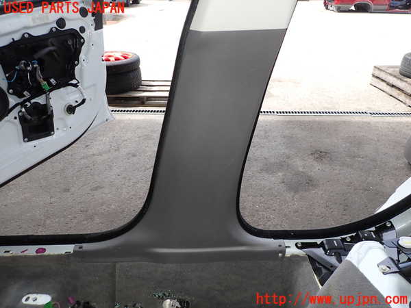 2UPJ-16437665]ジャガー・XE(JA2NA)右センターピラートリム 中古_m0003.jpg