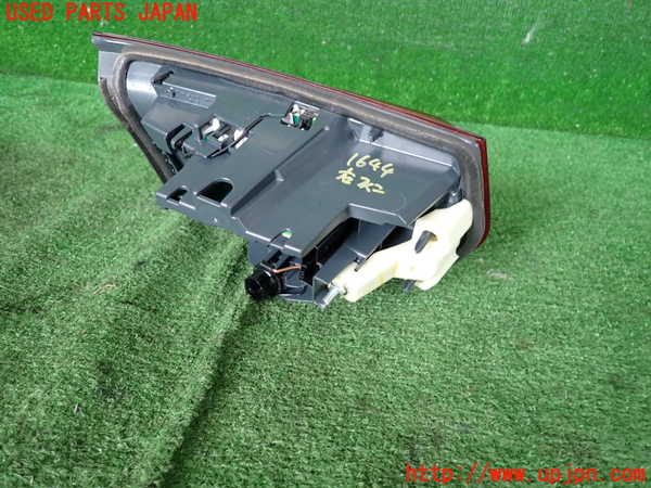 5UPJ-16441550]BMW 320i(8A20)(F30)右リアフィニッシャー 中古_m0002.jpg