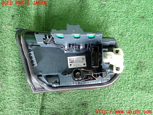 5UPJ-16441550]BMW 320i(8A20)(F30)右リアフィニッシャー 中古_m0003.jpg