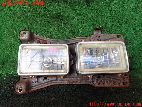 1UPJ-16491130]ランクル60系(FJ62V)右ヘッドライト ジャンク部品取り_m0001.jpg