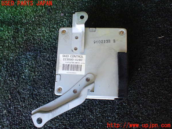 5UPJ-16586125]ハイラックスサーフ(RZN185W)ABSコンピューター 中古_m0003.jpg