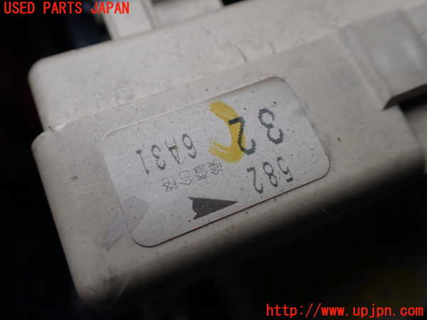 5UPJ-16586741]ハイラックスサーフ(RZN185W)ヒューズボックス1 中古_m0002.jpg