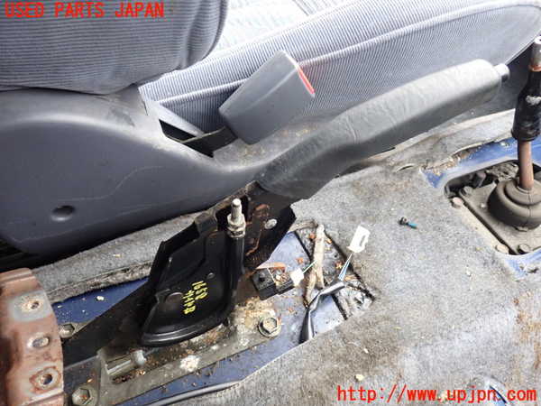 5UPJ-16587550]ハイラックスサーフ(RZN185W)サイドブレーキレバー 中古_m0001.jpg