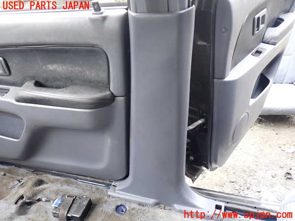 5UPJ-16587665]ハイラックスサーフ(RZN185W)右センターピラートリム 中古_m0001.jpg
