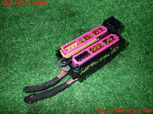 2UPJ-16596742]アウディ・A7 スポーツバック(4GCGWC)ヒューズボックス2 中古_m0001.jpg