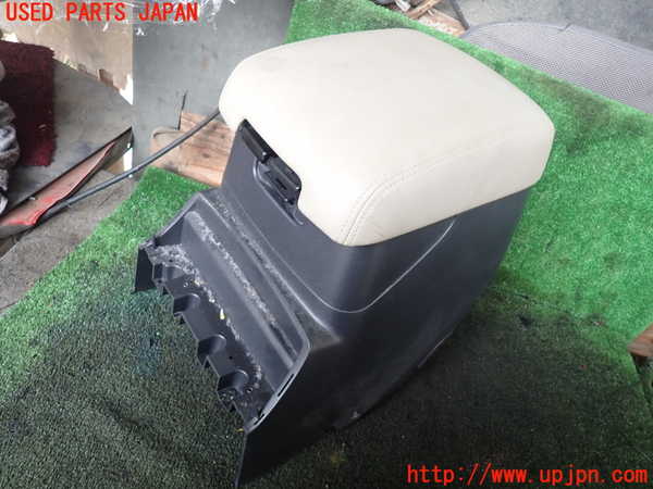 5UPJ-16667540]パジェロ(V98W)センターコンソール 中古_m0001.jpg