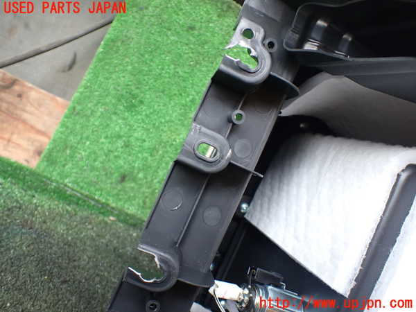 5UPJ-16667540]パジェロ(V98W)センターコンソール 中古_m0005.jpg