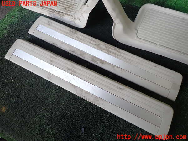 5UPJ-16667740]パジェロ(V98W)スカッフプレート 中古_m0002.jpg