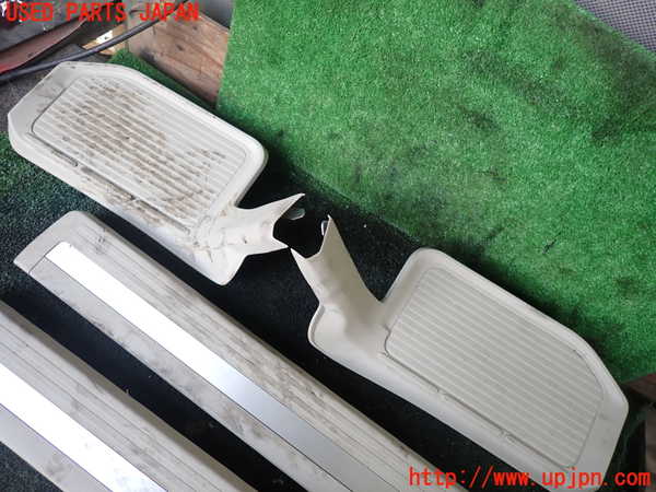5UPJ-16667740]パジェロ(V98W)スカッフプレート 中古_m0003.jpg