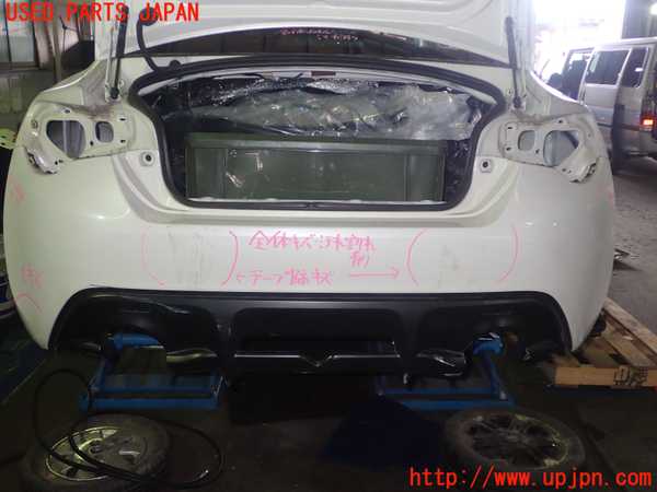 5UPJ-16681610]８６(BRZ)(ZN6)リアバンパー 【ジャンク】_m0001.jpg