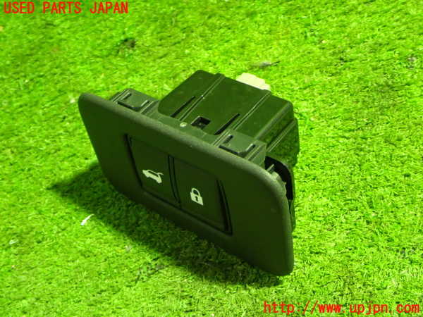 5UPJ-16706309]エクストレイル(T33)スイッチ4 (バックドア) 中古_m0002.jpg