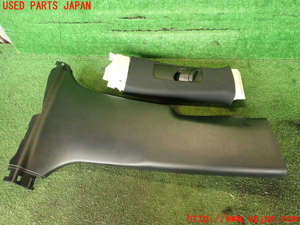 5UPJ-16727665]レクサス・RX350(GGL15W)右センターピラートリム 中古_m0001.jpg
