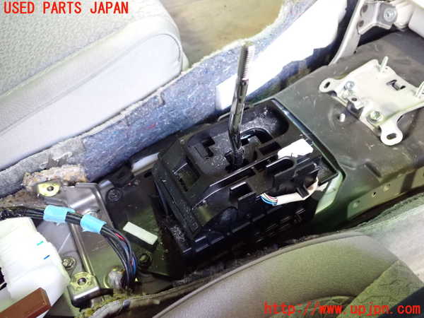 2UPJ-16767555]クラウン ハイブリッド(GWS204)ATシフトレバー 中古_m0001.jpg