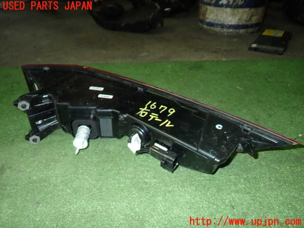 1UPJ-16791530]ジャガー・Fペース(DC2XB)右テールランプ 中古_m0004.jpg