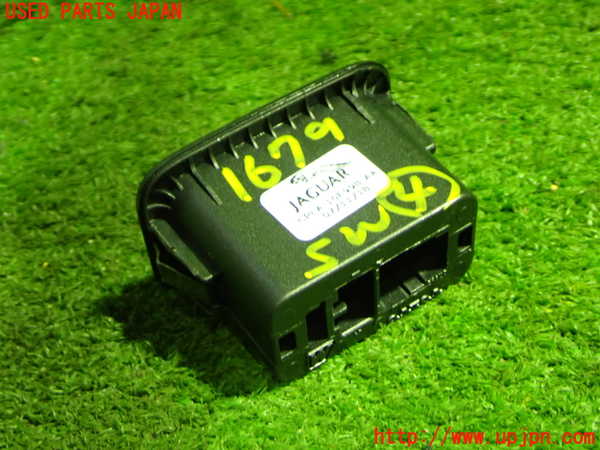 1UPJ-16796309]ジャガー・Fペース(DC2XB)スイッチ4 (トランク) 中古_m0003.jpg